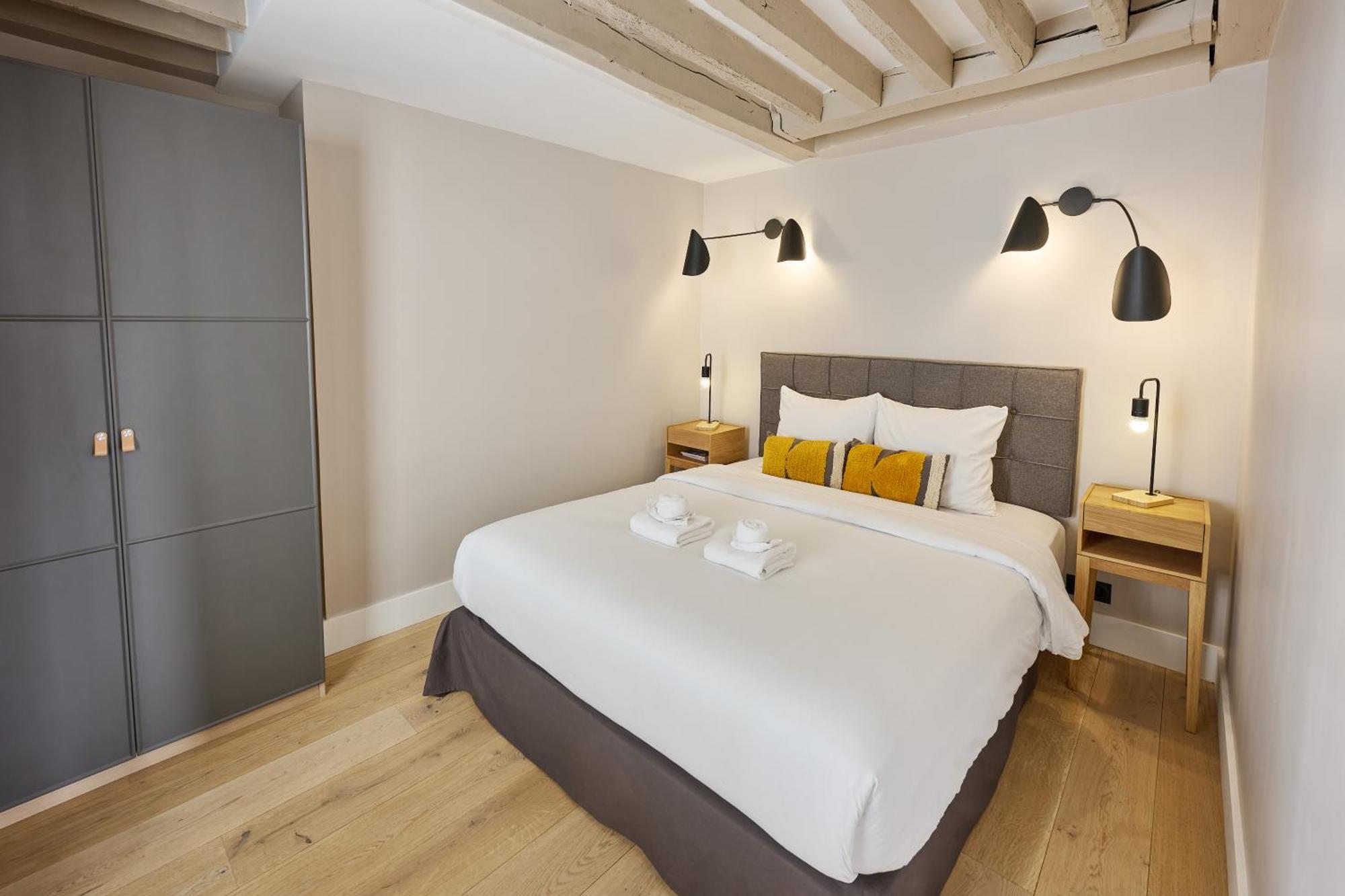 Apartment 42.typical Parisian Flat#4pers#le Marais#beaubourg Paris