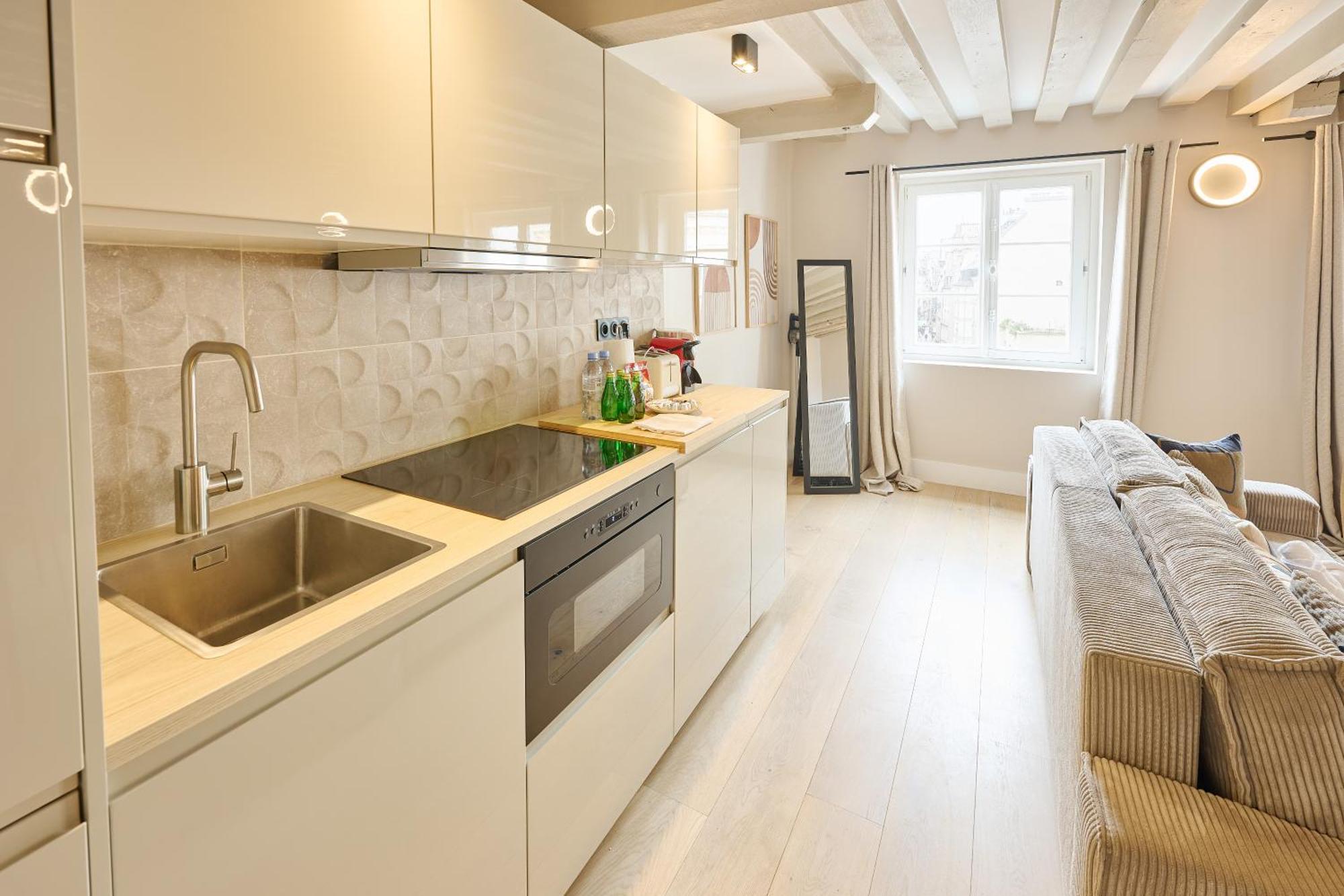 Apartment 42.typical Parisian Flat#4pers#le Marais#beaubourg *