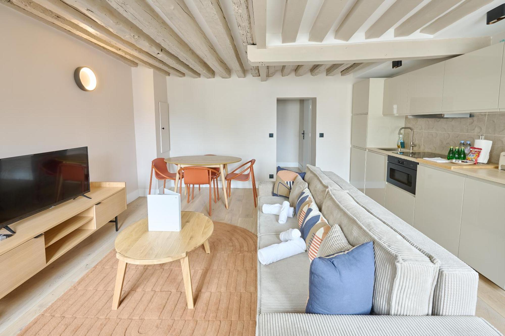 42.typical Parisian Flat#4pers#le Marais#beaubourg Paris